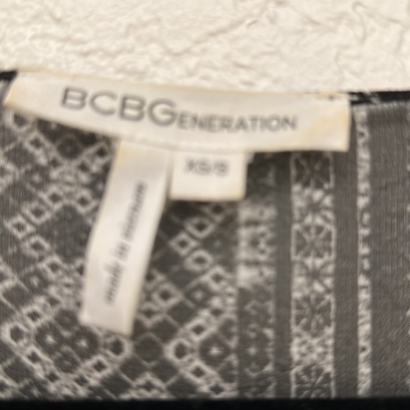 BCBG Black Geometric Print Open Front Long Lined Kimono Cardigan Size Small - Picture 3 of 4